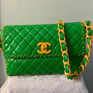 CHANEL Fashion Maxi Vernis Shoulder Bag
